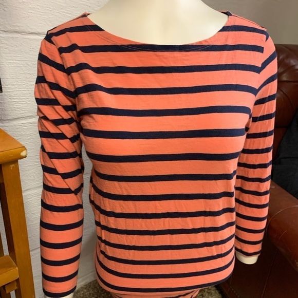 Old Navy top 7/$25 - Picture 1 of 3